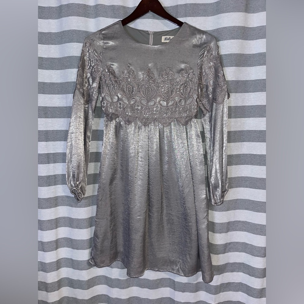 Listicle Shiny Silver bohemian style flowy dress size small new with tags